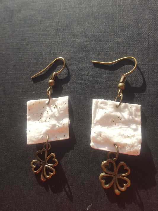 Le bonheur est. Boucles d'oreilles. N°1/9