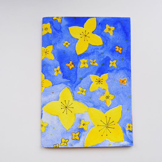 Couverture en papier fait la main, illustrée par Isabelle Villa, Bleue, jaune et ourange.