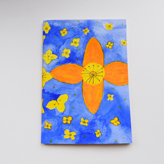 Couverture en papier fait à la main, illustration originale d'Isabelle Villa. Bleue, jaune, orange.