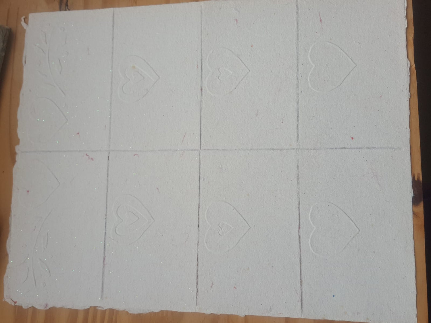 Planche de cartes gaufrées en papier vergé fait à la main