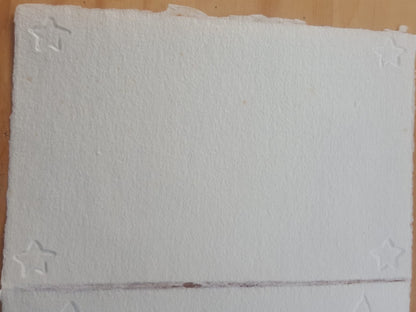 Carte papier vergé blanc, gaufrage  4 petites étoiles