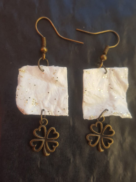 Boucles d'oreilles. Le bonheur est. N°3/9