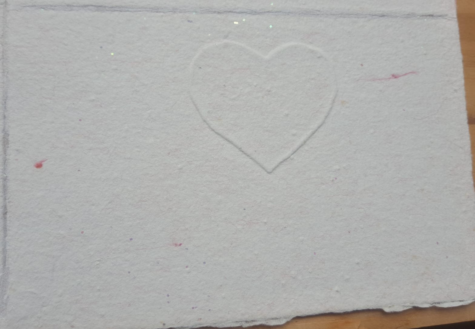 Le souhait qui amène les rêves à se réaliser. Un cœur gonflé pailleté.
